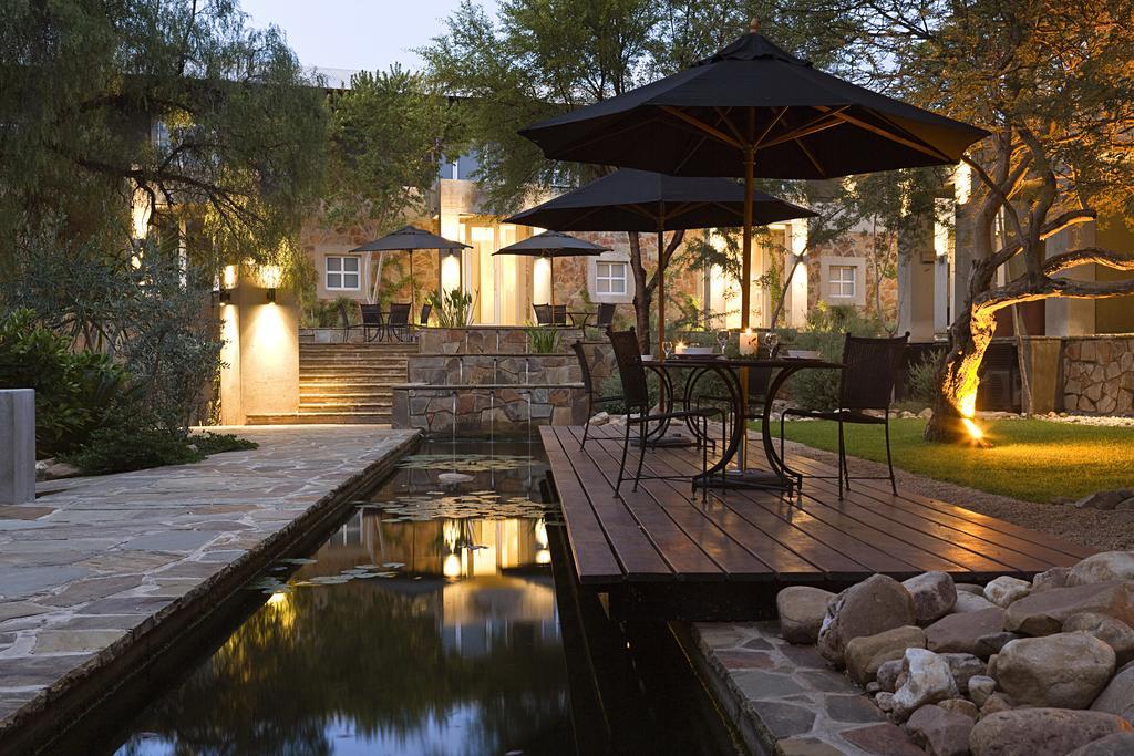 The Village Courtyard Suites & Executive Apartment Windhoek Exterior foto